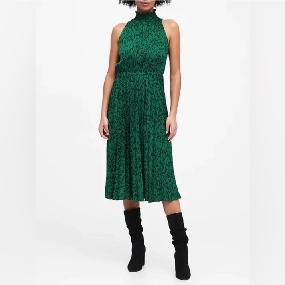 Banana Republic Green Animal Print Sleeveless Midi Dress / Size Small